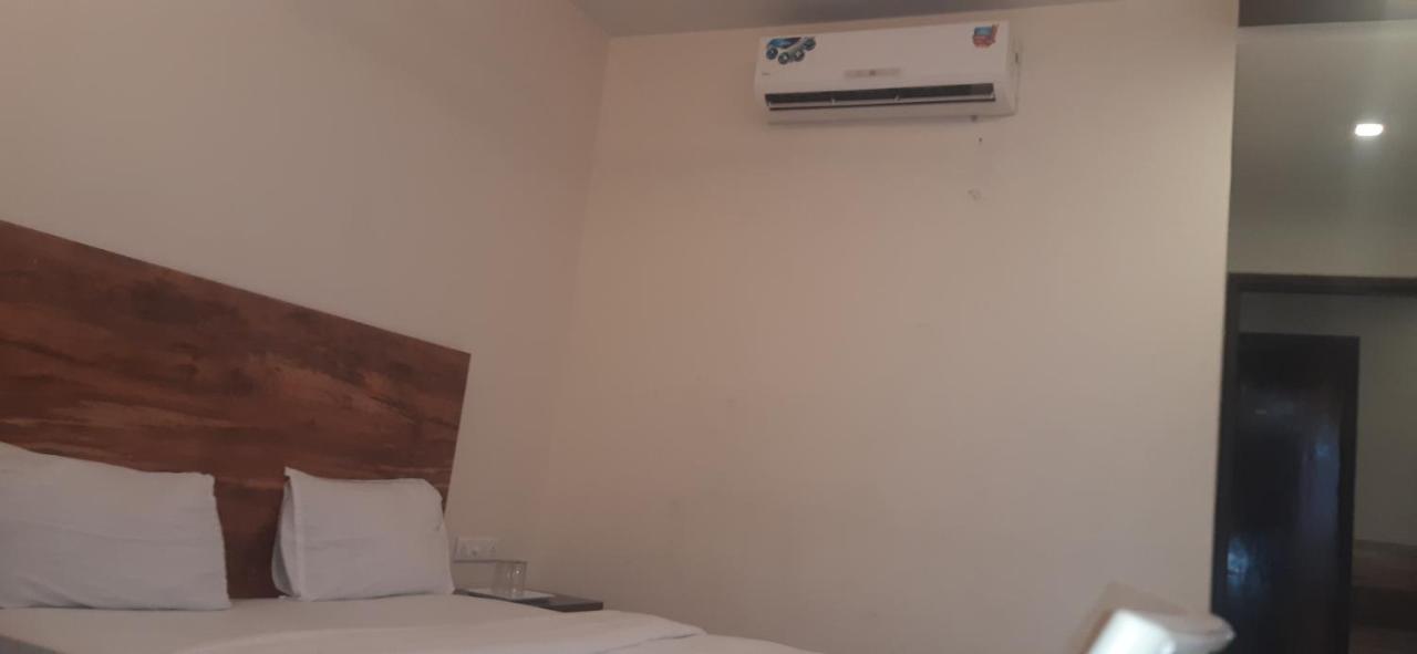 Hotel Sai Comforts Bapane Exterior photo