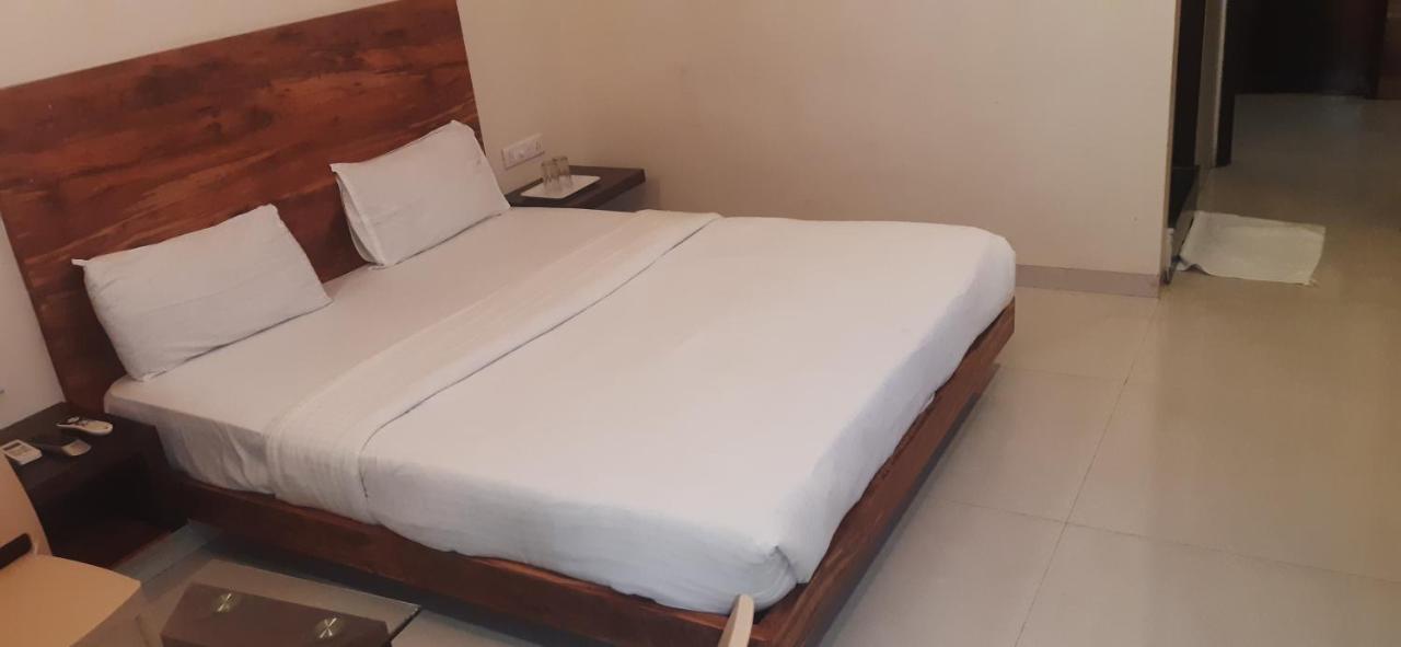 Hotel Sai Comforts Bapane Exterior photo